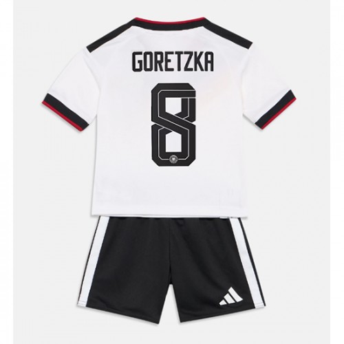 Stroje piłkarskie Niemcy Leon Goretzka #8 Koszulka Podstawowej dla dzieci MŚ 2026 Krótki Rękaw (+ szorty)